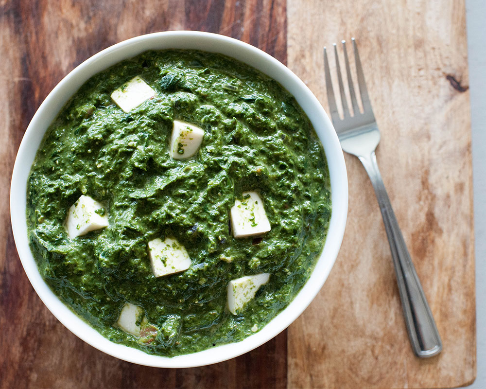 Is there any Indian (dot not feather) food that doesn't look like red