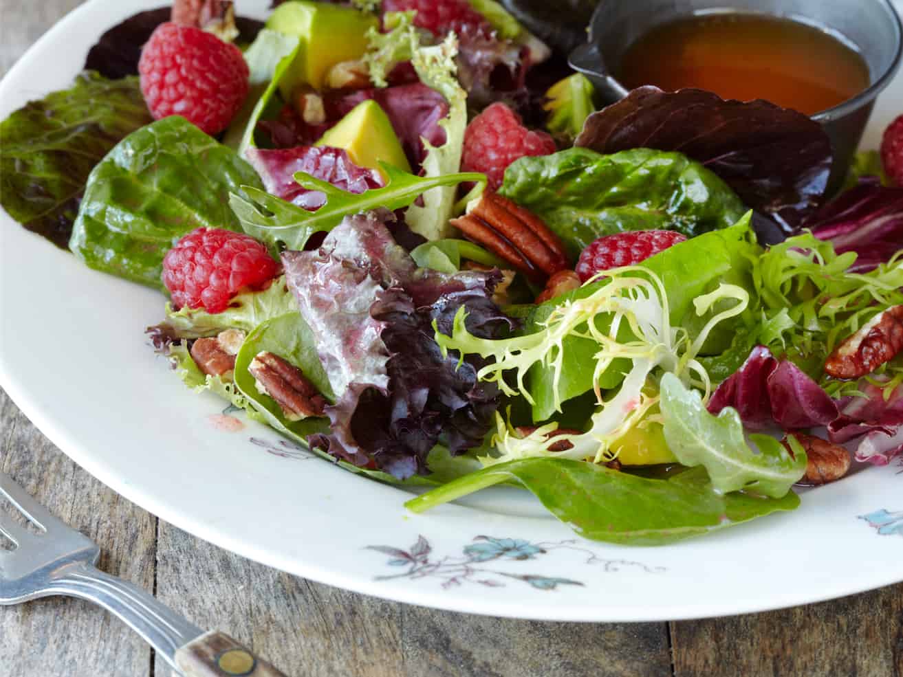 https://www.earthboundfarm.com/wp-content/uploads/2019/06/Raspberry-Salad-Baby-Greens.jpg