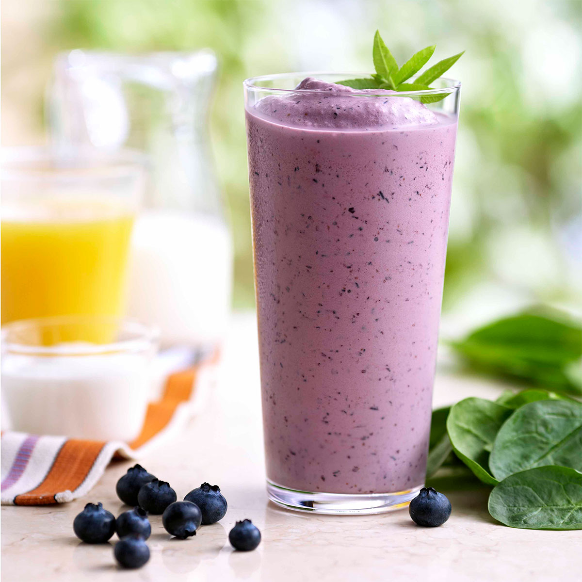 Blueberry Spinach Smoothie Earthbound Farm blueberry-spinach-smoothie-earthbound-farm