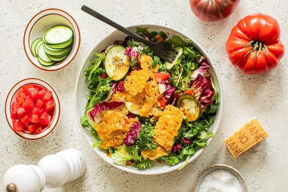 Crispy Parmesan & Heirloom Tomato Salad Plate